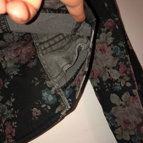 Free People Floral Denim Crop Dark Denim Jacket Size 2 - Picture 7 of 9